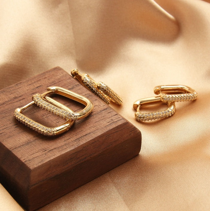 Élise Pavé Oval Link Huggie Earrings