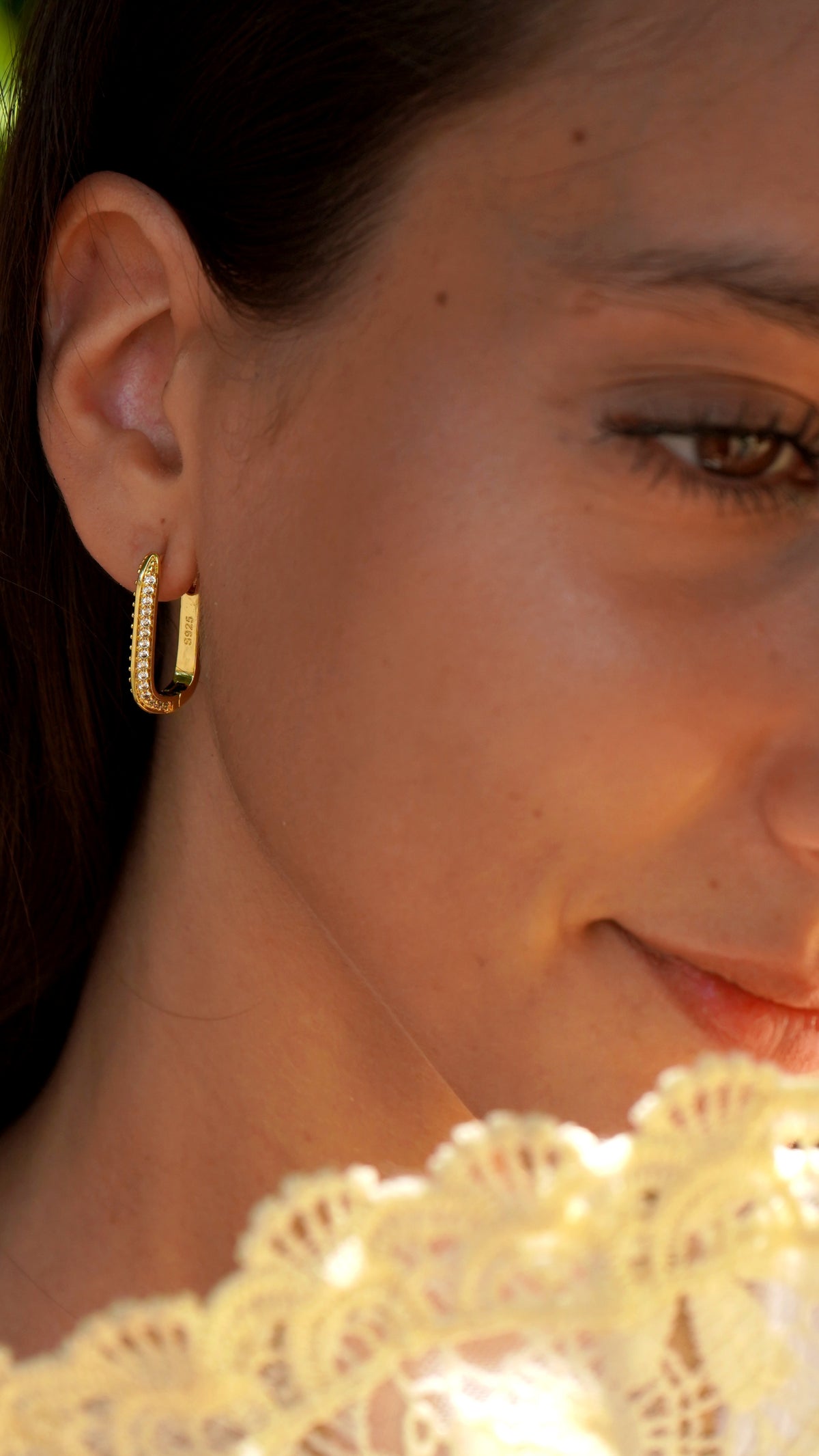 Élise Pavé Oval Link Huggie Earrings