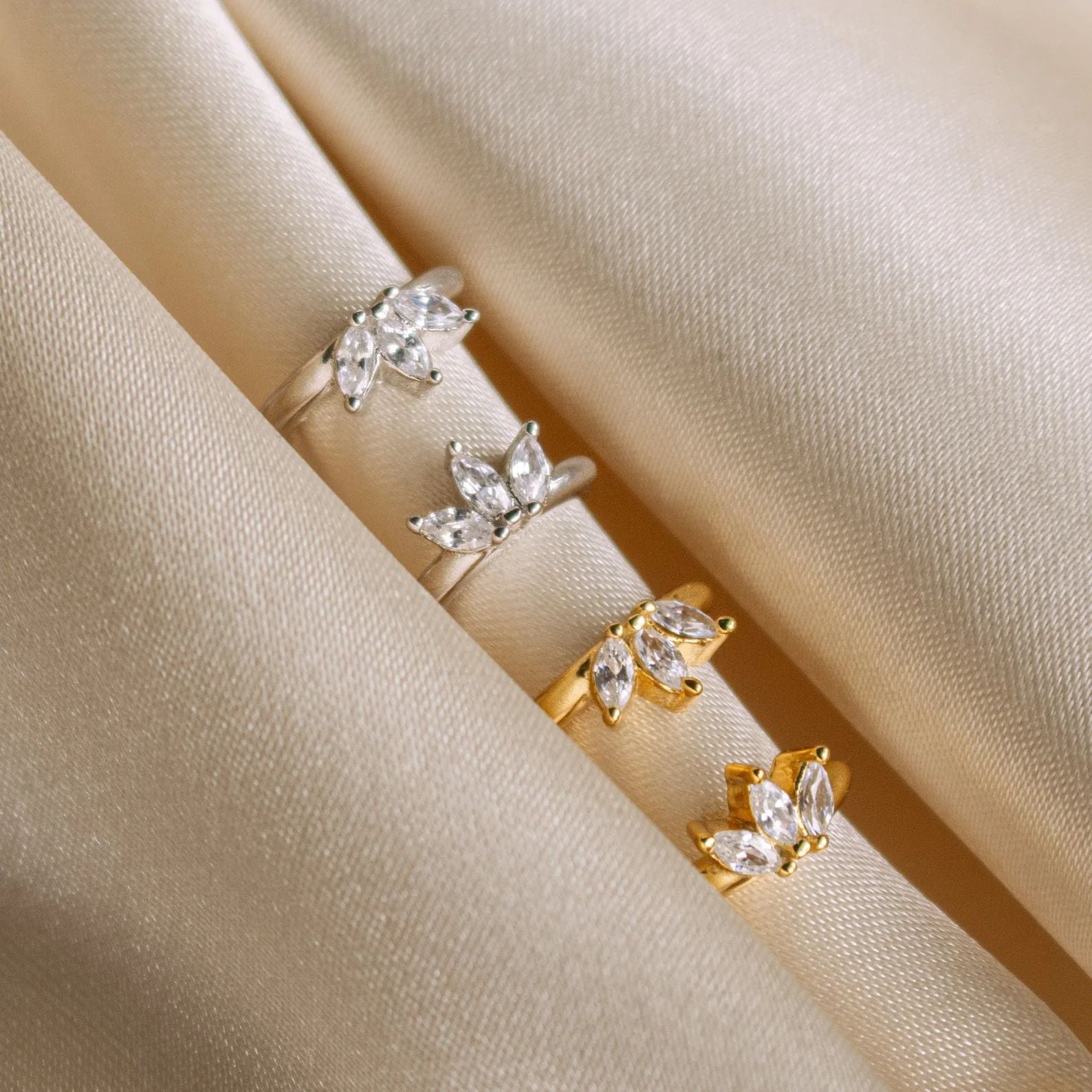 Horseshoe-shaped zircon earrings